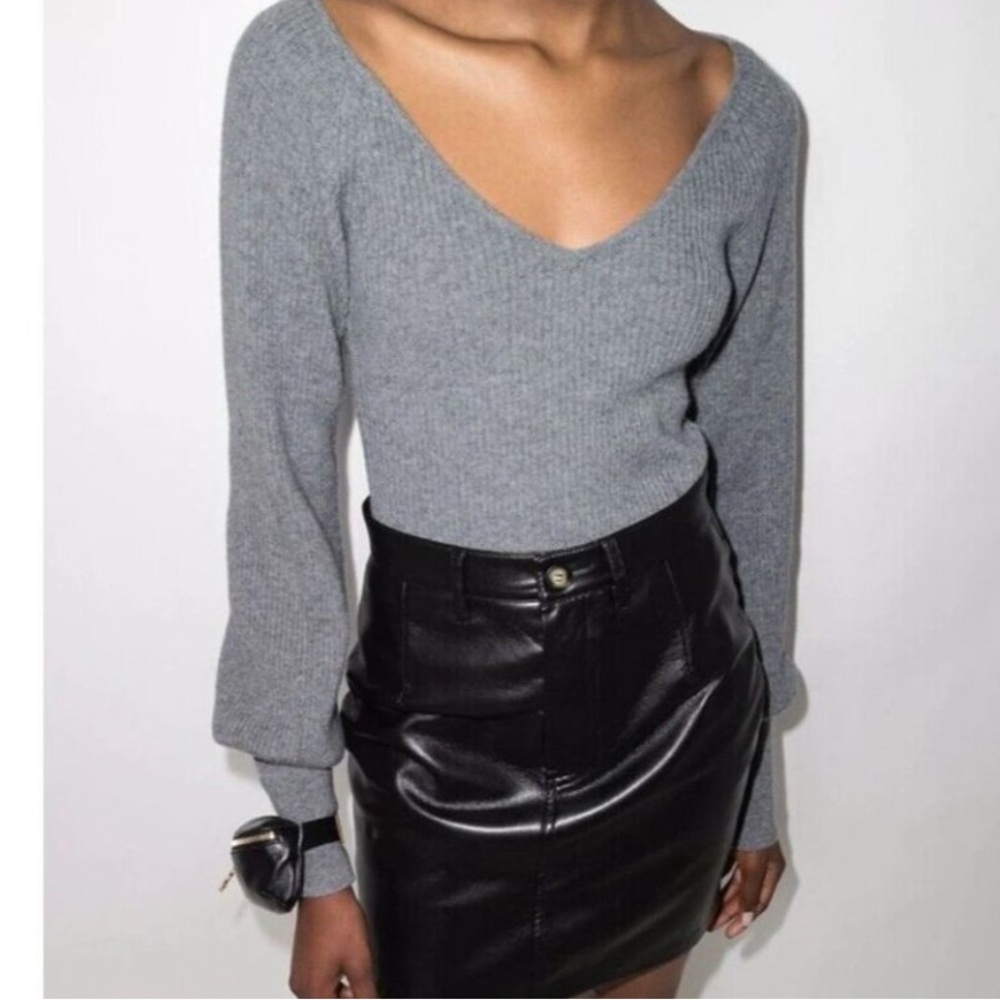 Reformation Hart Scoop V-neck ribbed cashmere sweater